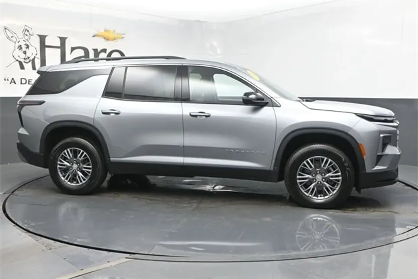2025 Chevrolet Traverse photo 1