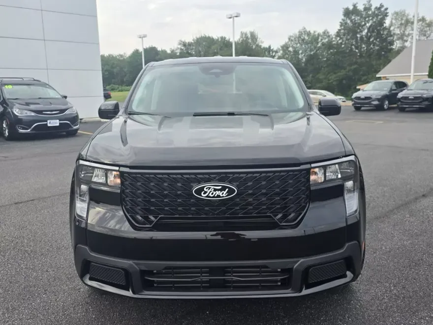 2025 Ford Maverick XLT photo 1