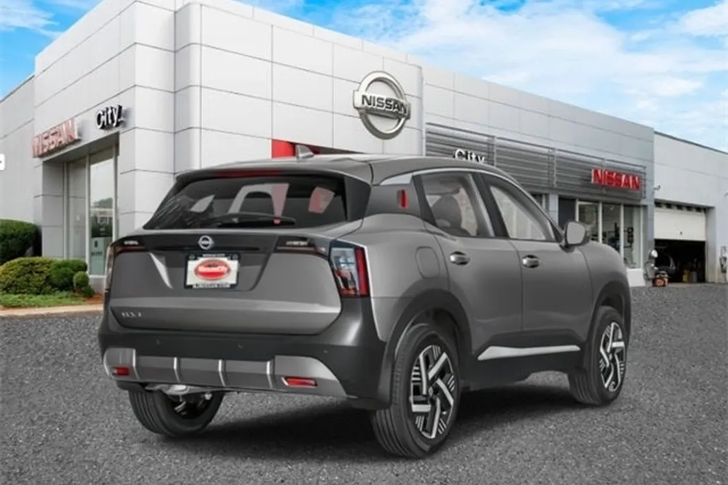 2025 Nissan Kicks SV photo 1