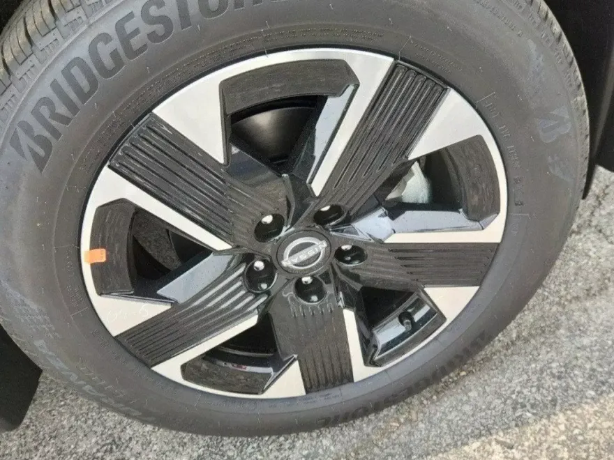 2025 Nissan Kicks SV photo 1