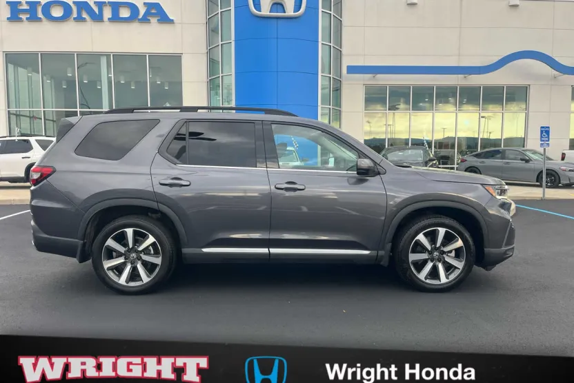 2023 Honda Pilot Touring photo 1