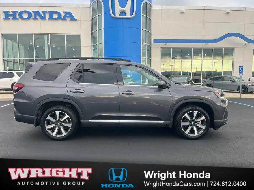 2023 Honda Pilot Touring photo 1