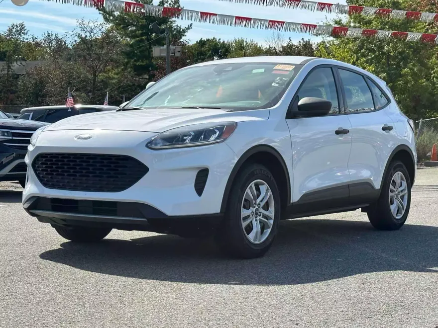 2022 Ford Escape S photo 1