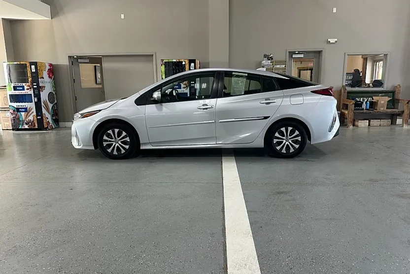 2022 Toyota Prius Prime photo 1