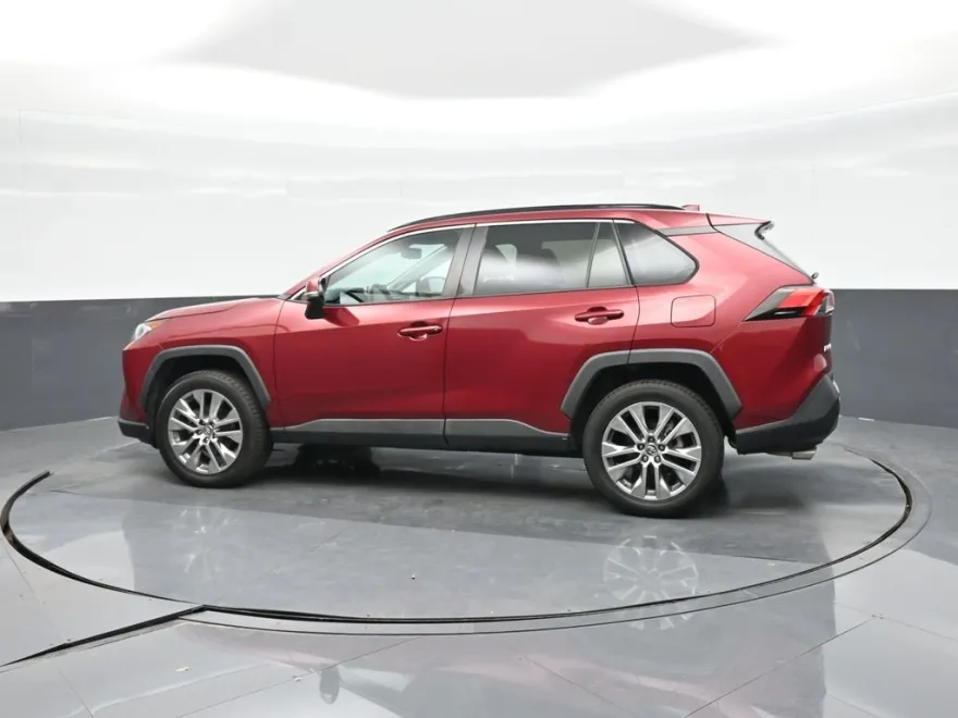 2019 Toyota RAV4 XLE Premium photo 1