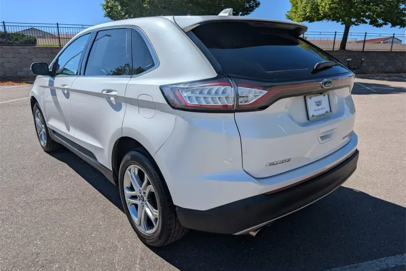 2016 Ford Edge Titanium photo 1