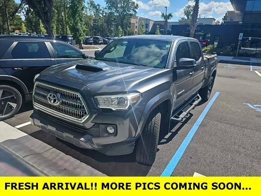2016 Toyota Tacoma TRD Sport photo 1