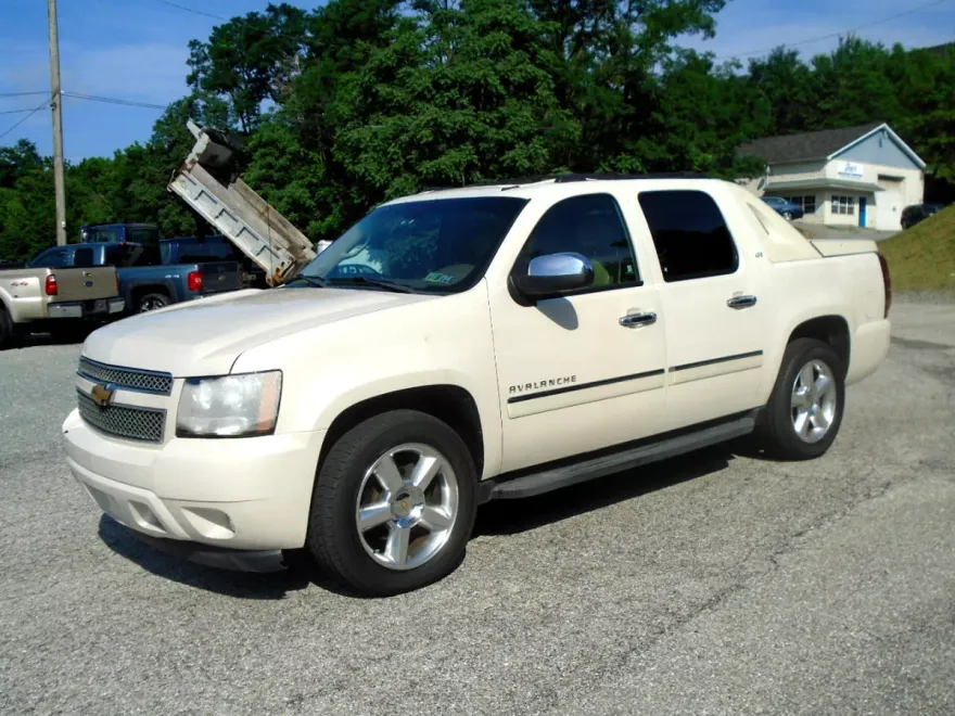 2012 Chevrolet Avalanche LTZ photo 1