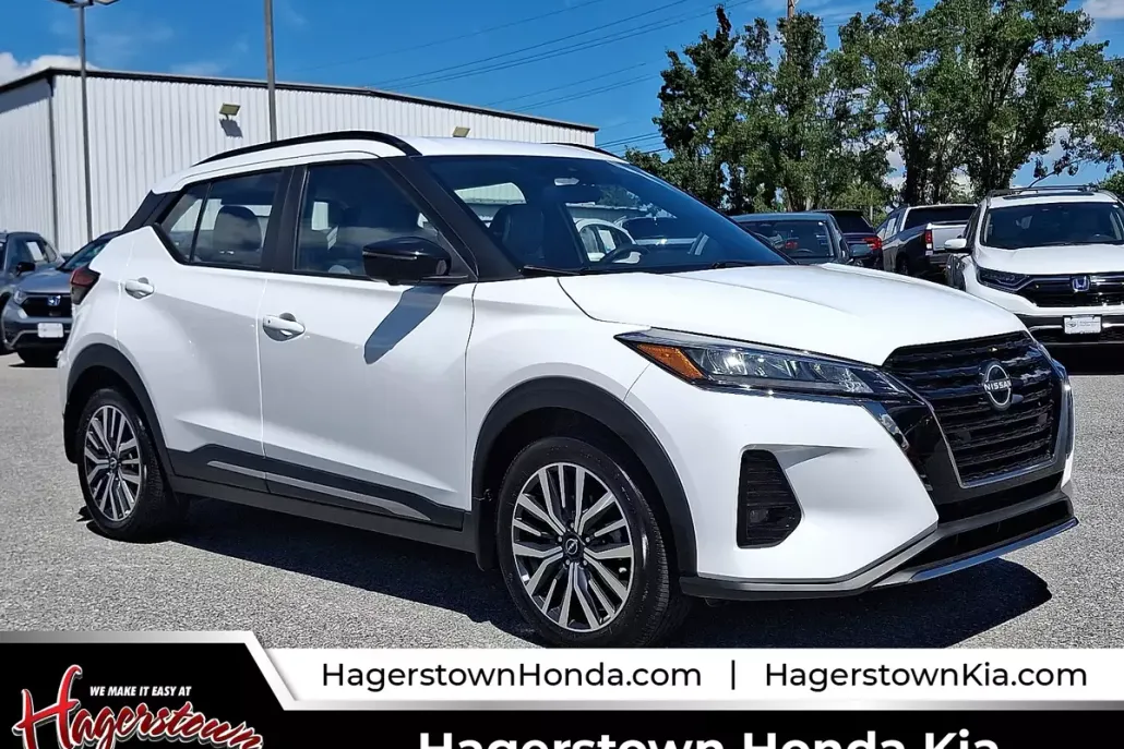 2023 Nissan Kicks SR photo 1