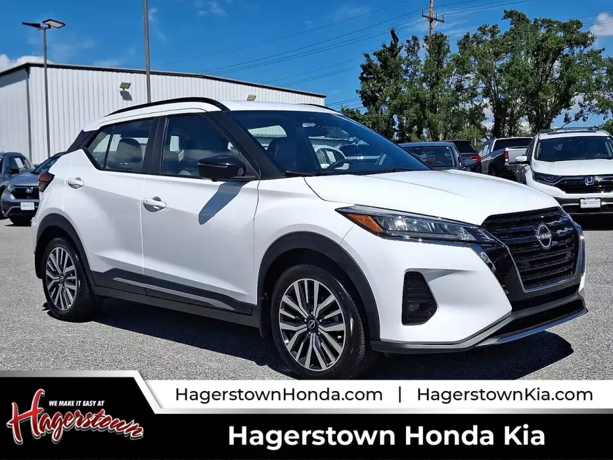 2023 Nissan Kicks SR photo 1