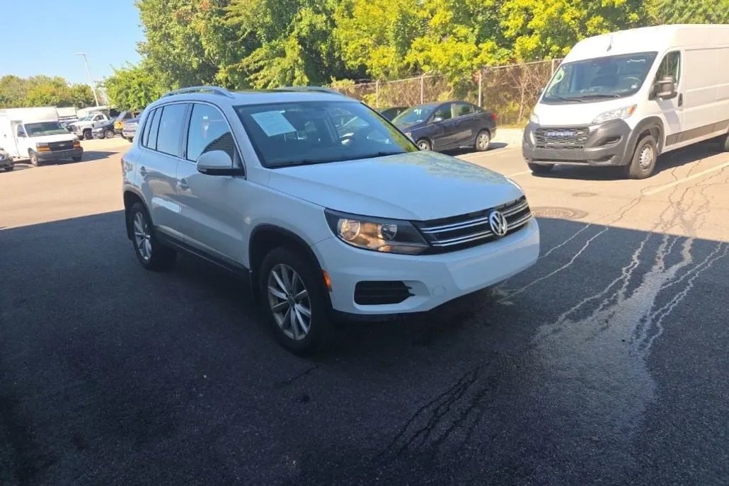 2017 Volkswagen Tiguan Wolfsburg Edition photo 1