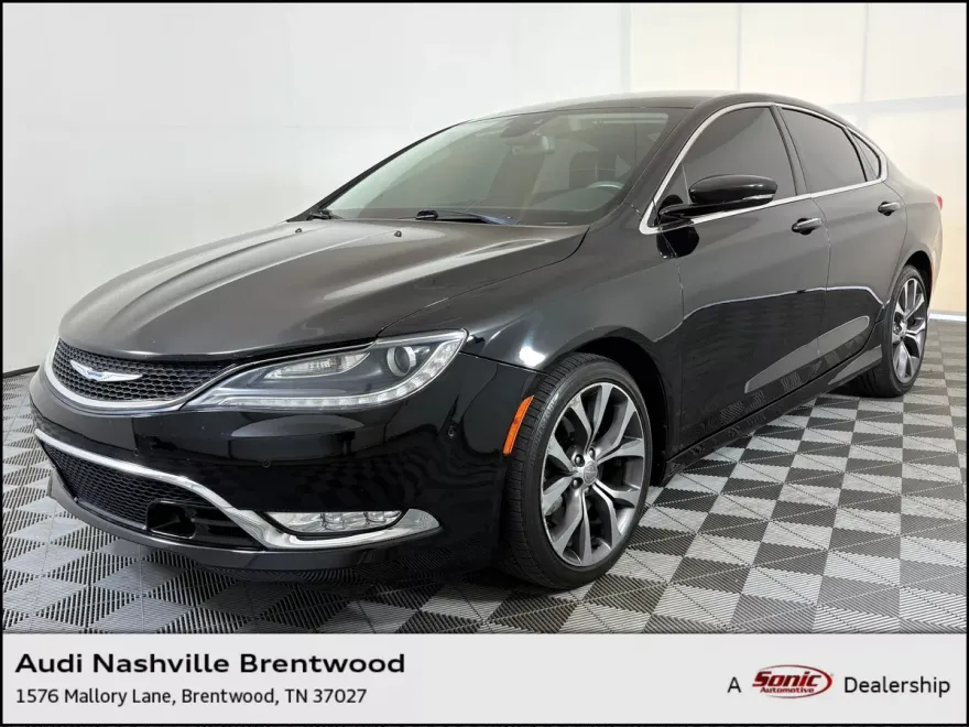 2016 Chrysler 200 C photo 1