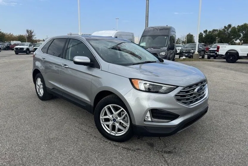 2022 Ford Edge SEL photo 1