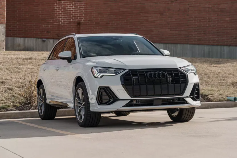 2025 Audi Q3 S line Premium photo 1