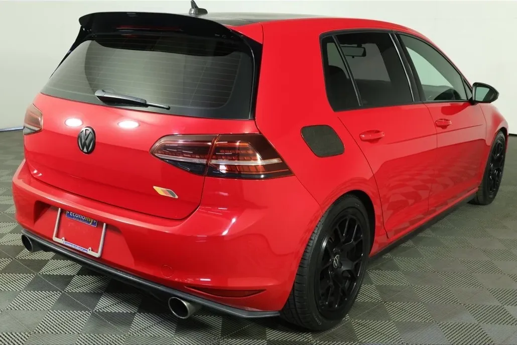 2017 Volkswagen Golf GTI Sport photo 1