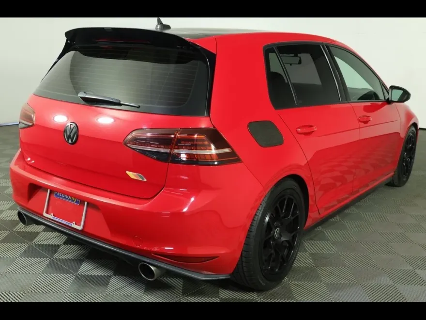 2017 Volkswagen Golf GTI Sport photo 1