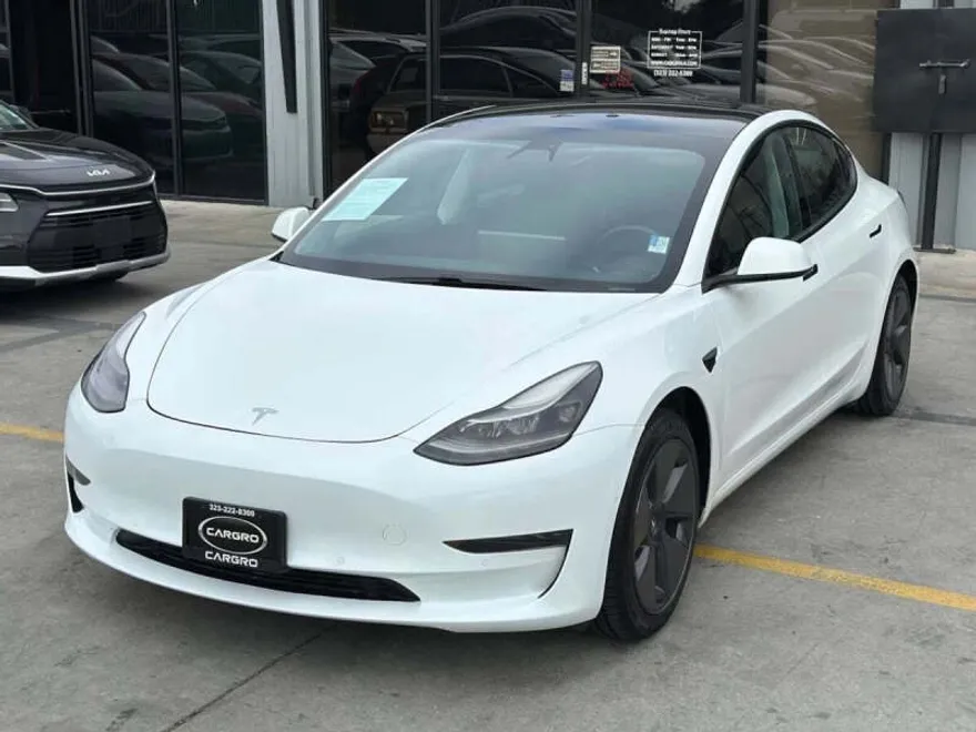 2021 Tesla Model 3 Standard Range Plus photo 1