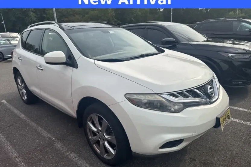 2014 Nissan Murano LE photo 1