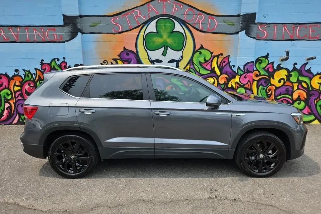 2022 Volkswagen Taos SE photo 1