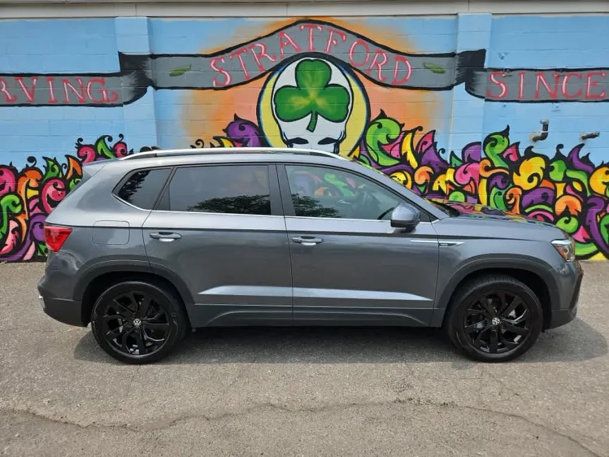 2022 Volkswagen Taos SE photo 1