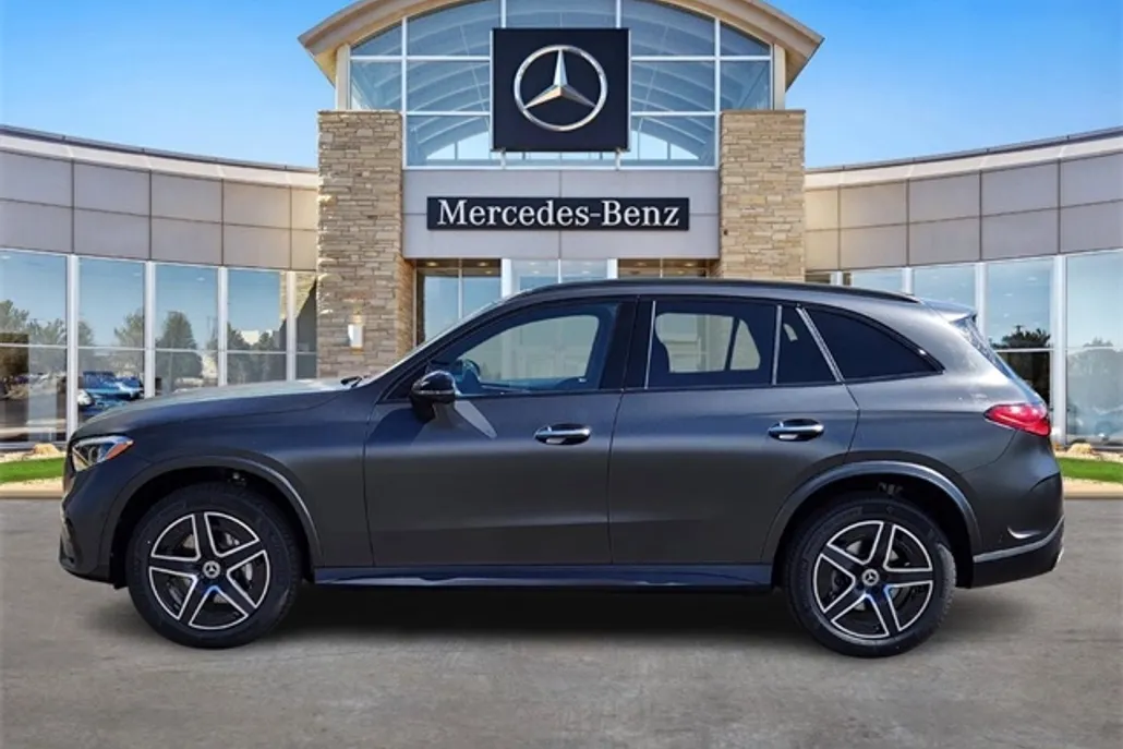 2025 Mercedes Benz GLC 300 4MATIC photo 1
