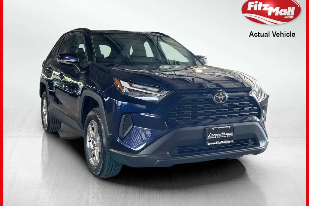 2023 Toyota RAV4 XLE photo 1