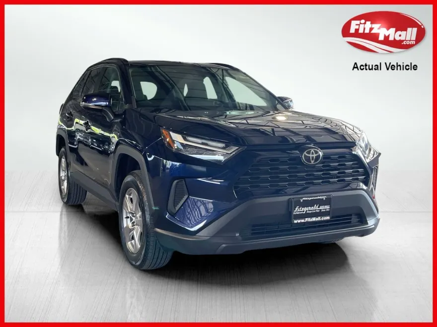 2023 Toyota RAV4 XLE photo 1