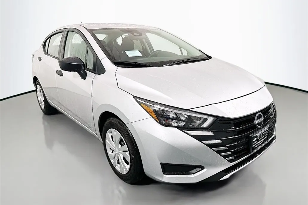2025 Nissan Versa 1.6 S photo 1