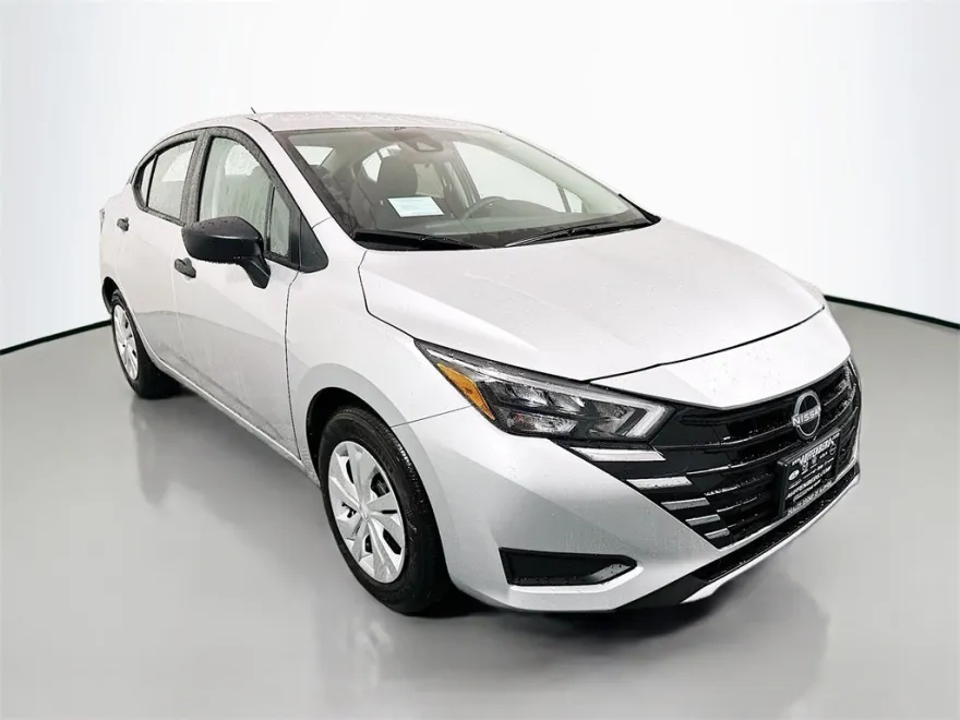2025 Nissan Versa 1.6 S photo 1