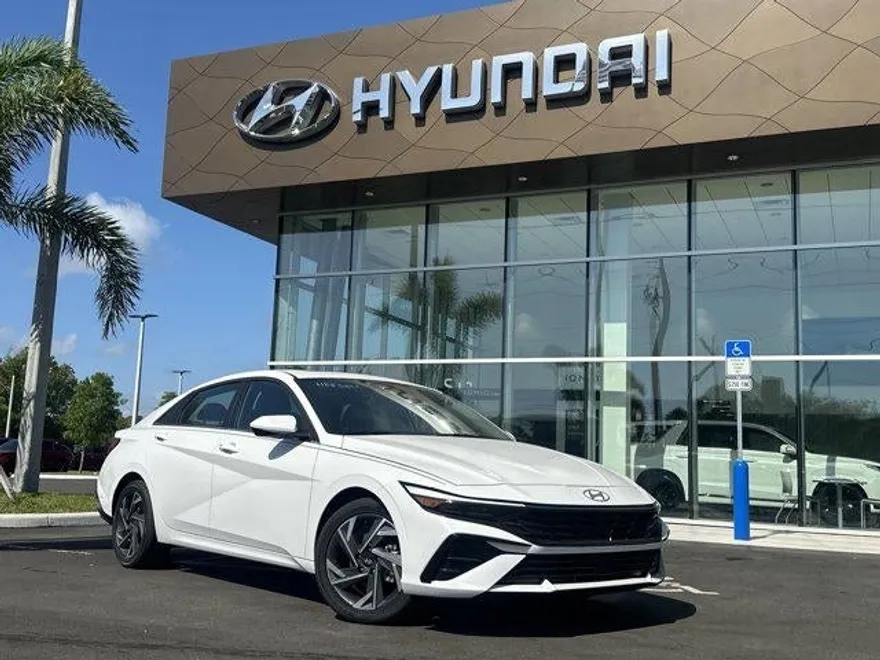 2025 Hyundai Elantra SEL Convenience photo 1