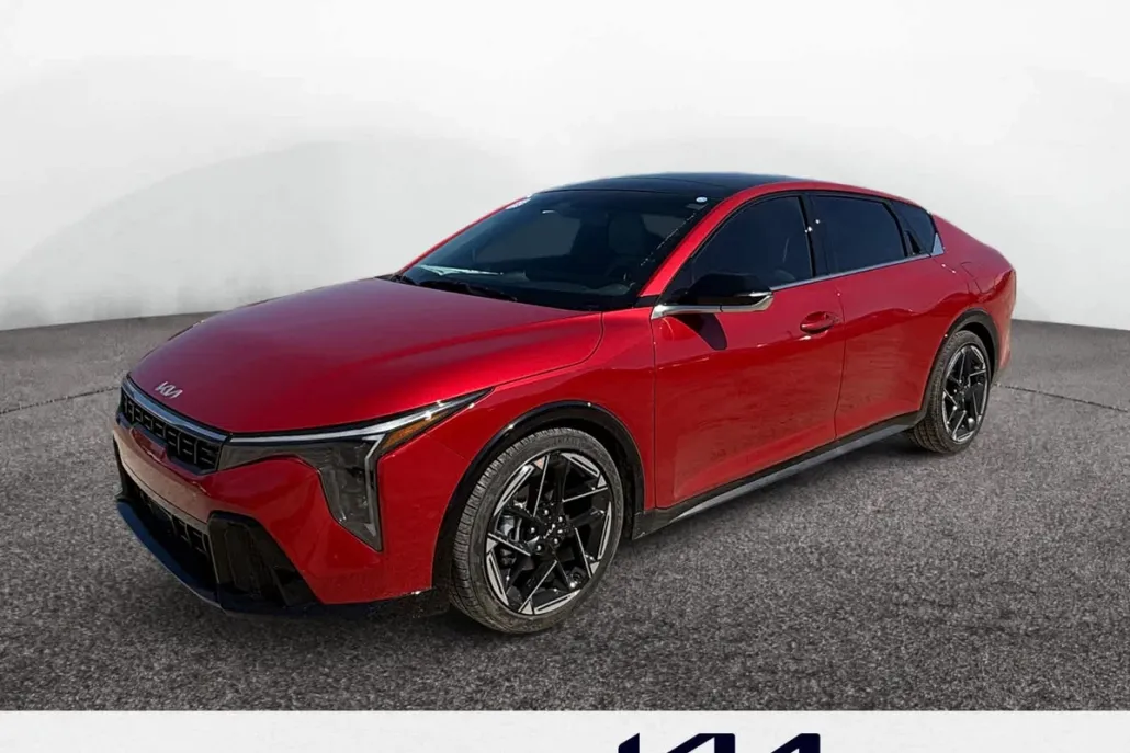 2025 Kia K4 GT-Line photo 1