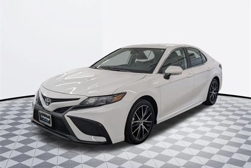 2023 Toyota Camry SE photo 1