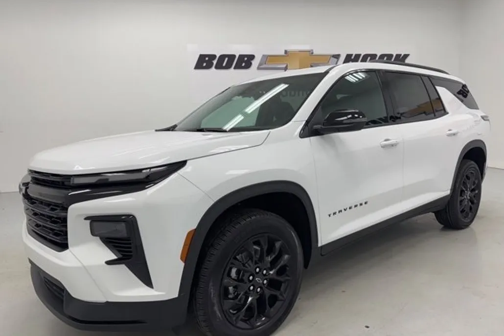 2026 Chevrolet Traverse 2LT photo 1