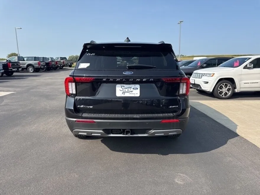 2025 Ford Explorer photo 1