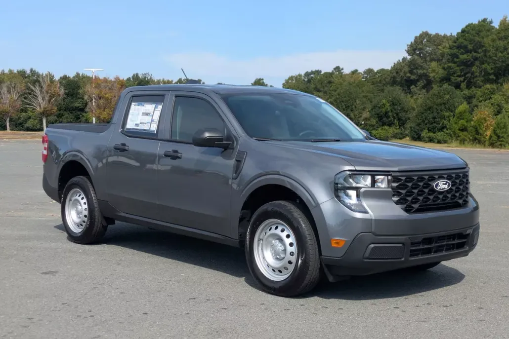 2025 Ford Maverick XL photo 1