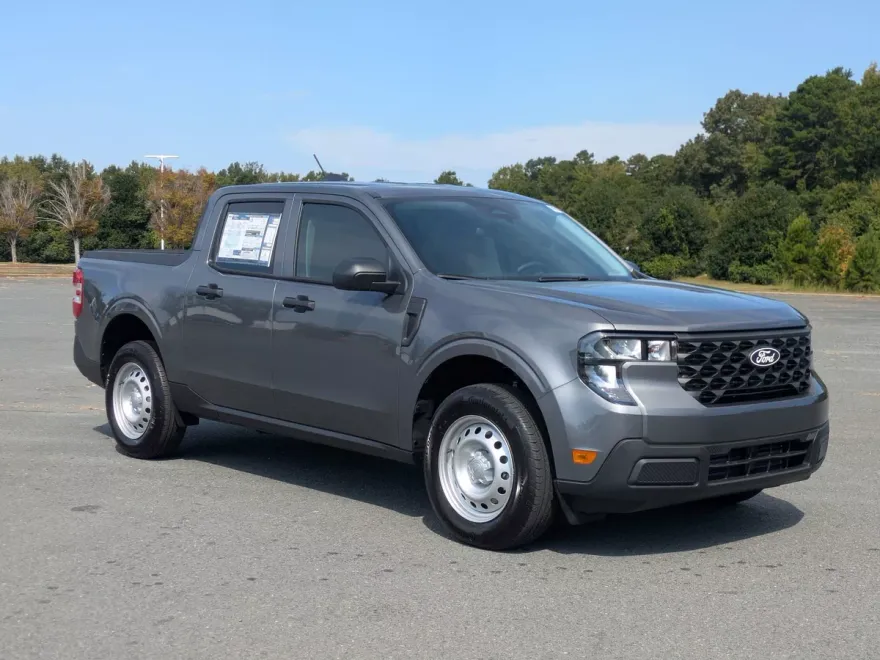 2025 Ford Maverick XL photo 1