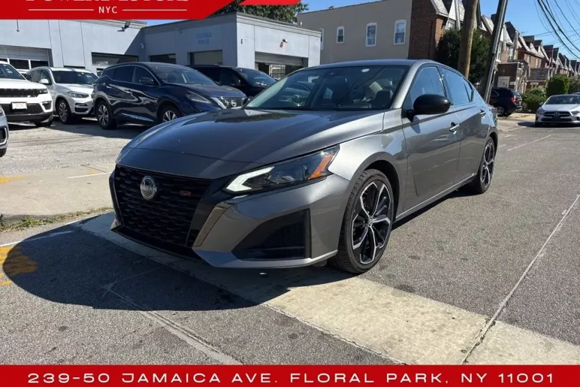 2023 Nissan Altima 2.5 SR photo 1