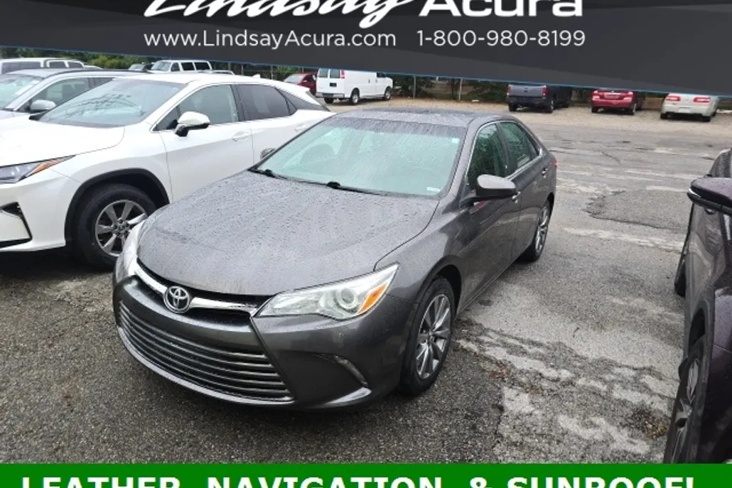 2016 Toyota Camry XLE photo 1