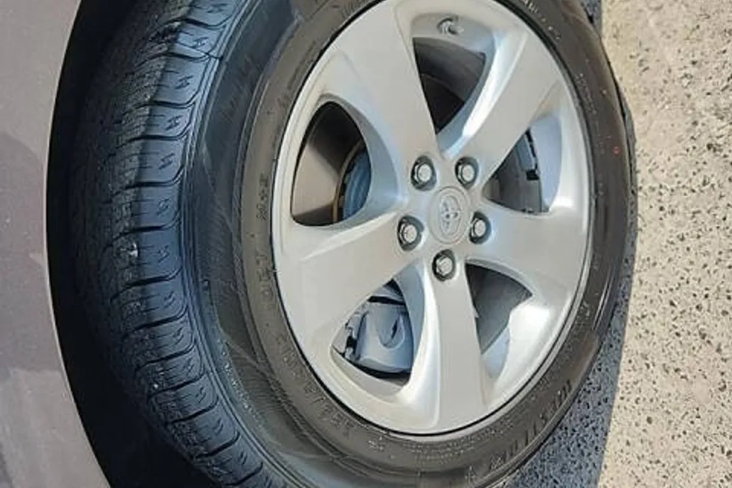 2012 Toyota Sienna LE photo 1