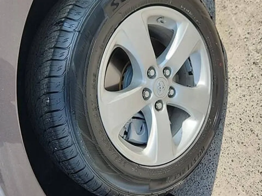 2012 Toyota Sienna LE photo 1