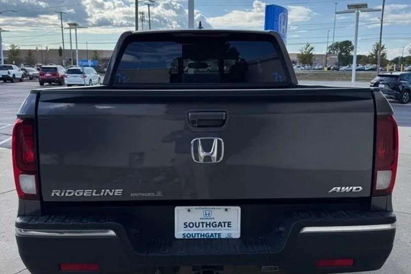 2019 Honda Ridgeline RTL-T photo 1