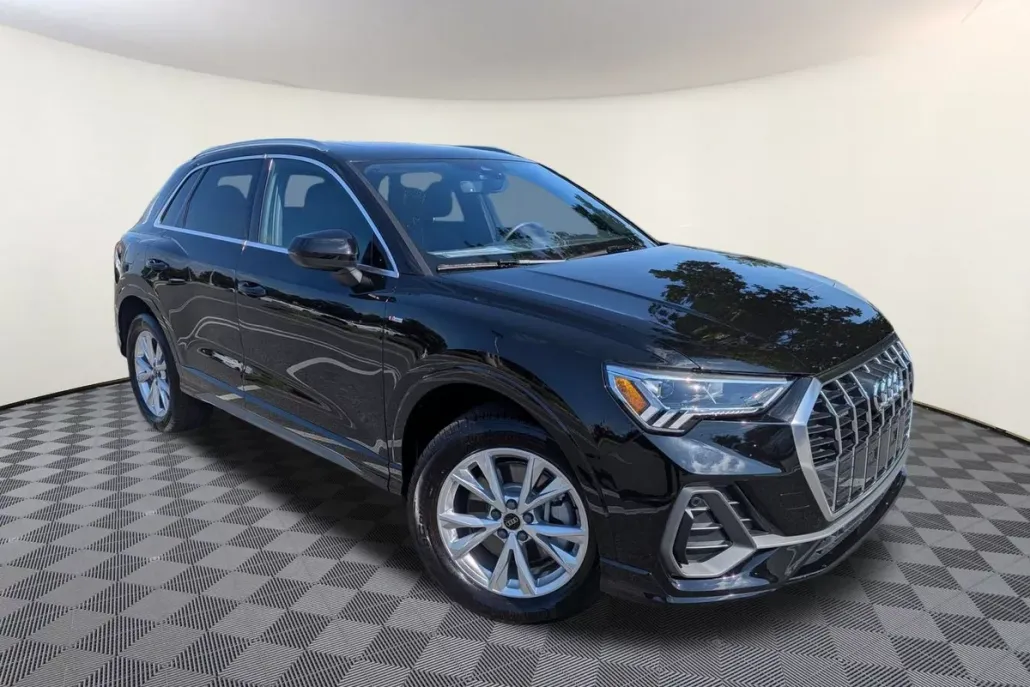2025 Audi Q3 S line Premium Plus photo 1