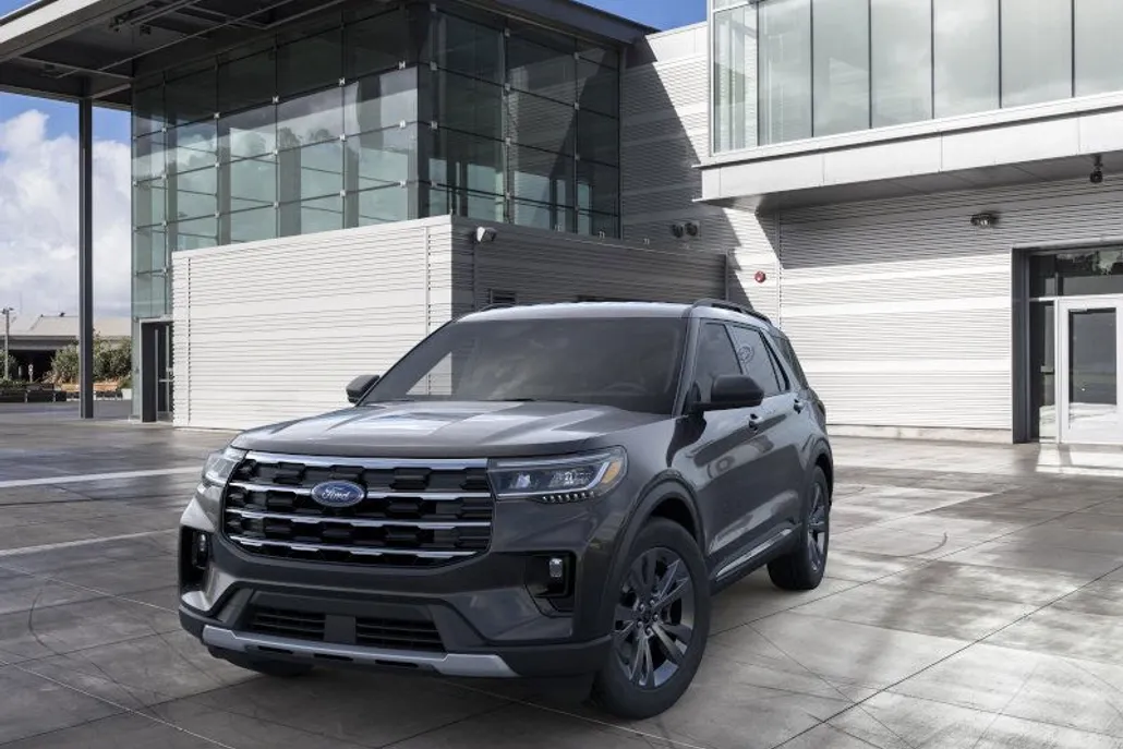 2025 Ford Explorer photo 1
