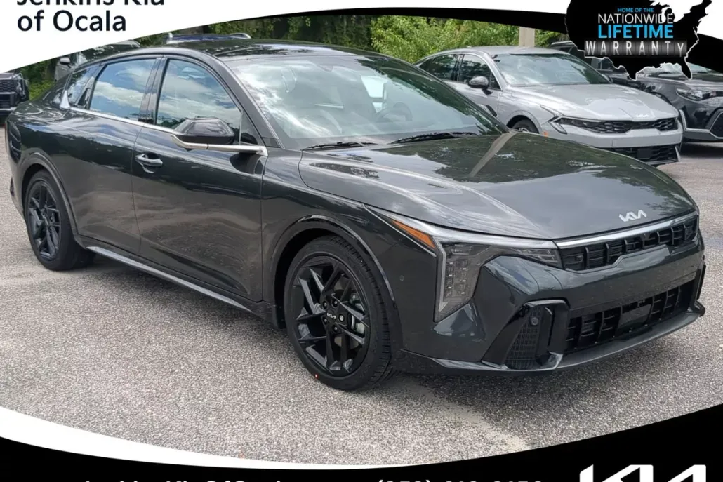 2025 Kia K4 GT-Line Turbo photo 1