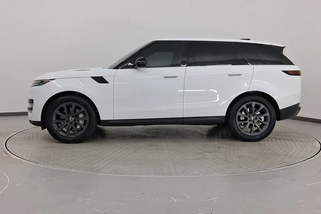 2024 Land Rover Range Rover Sport SE photo 1