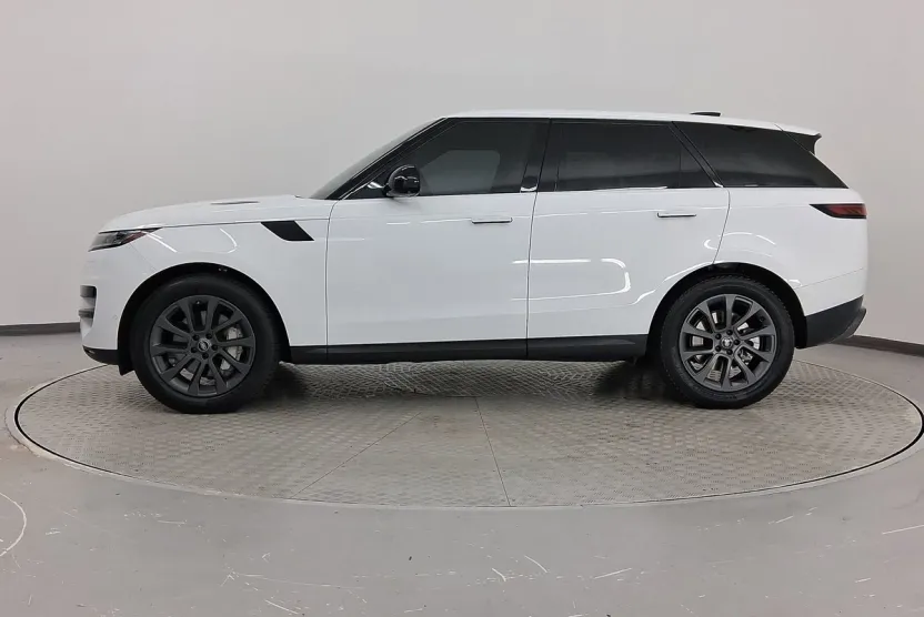 2024 Land Rover Range Rover Sport SE photo 1