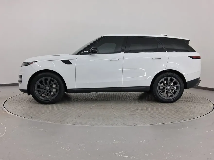 2024 Land Rover Range Rover Sport SE photo 1