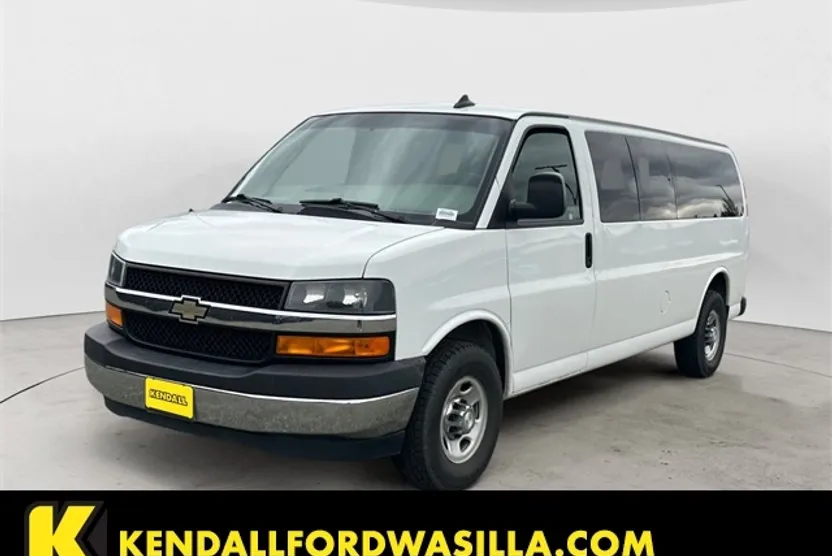 2017 Chevrolet Express 3500 LT photo 1
