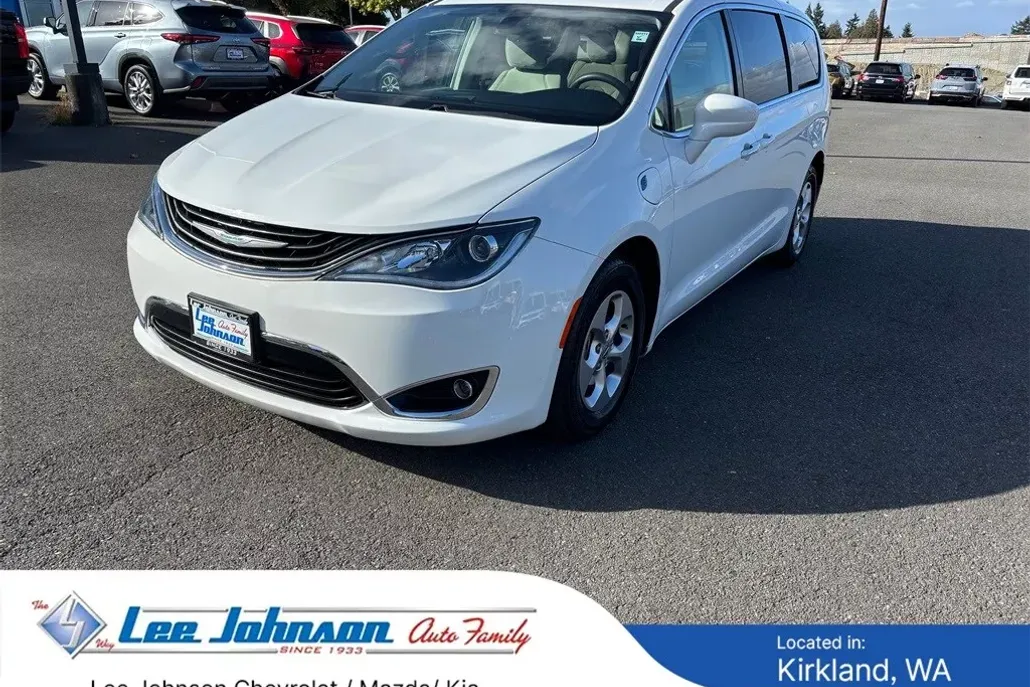 2018 Chrysler Pacifica Hybrid Touring Plus photo 1