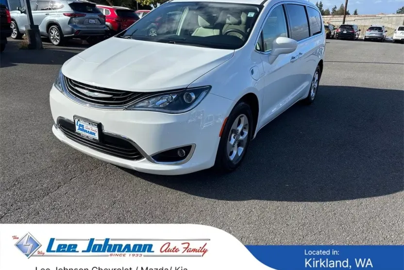 2018 Chrysler Pacifica Hybrid Touring Plus photo 1
